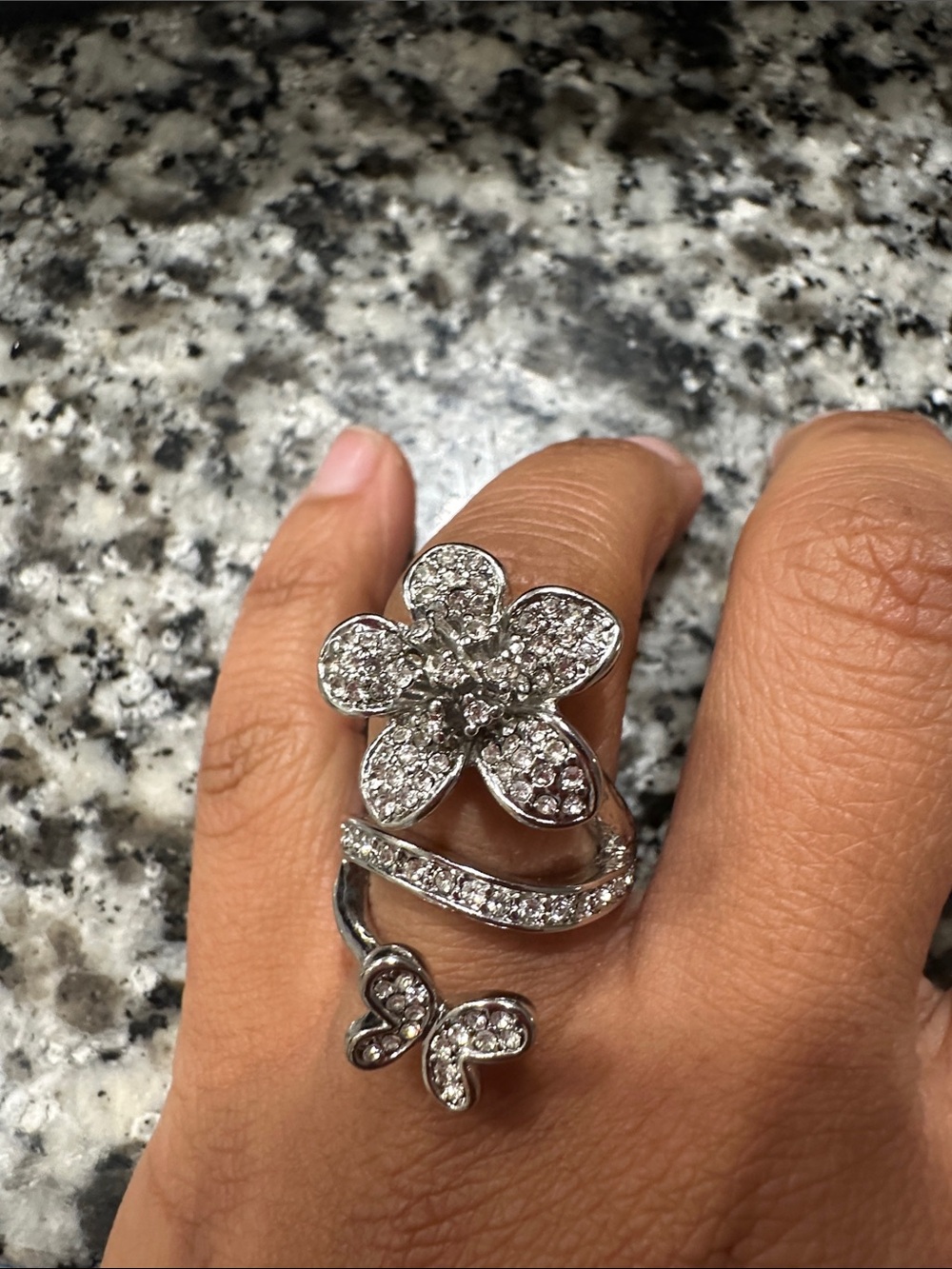 Elegant Silver Floral Ring